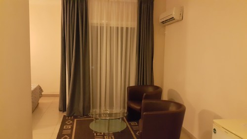 Sitting Area to balcony, Ndiambour Hotel