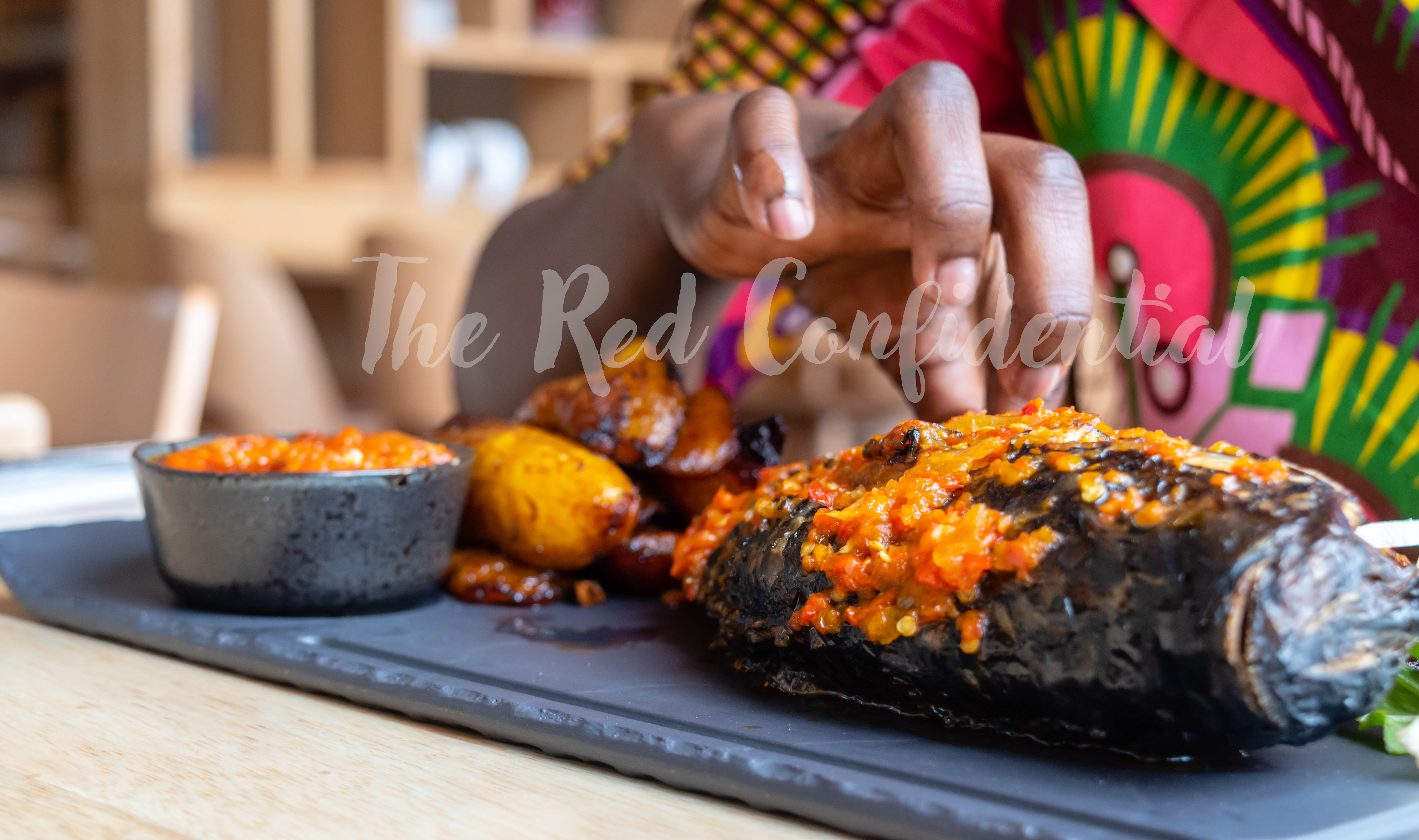 Fried slices of ripe plantain and chilli sauce